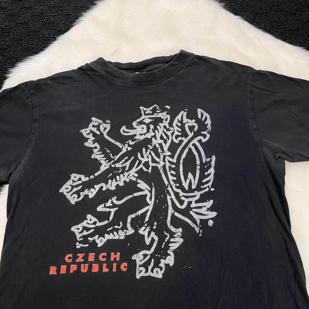Czech Republic Shirt Mens Small Graphic Lion Crest National Team Souvenir Tee